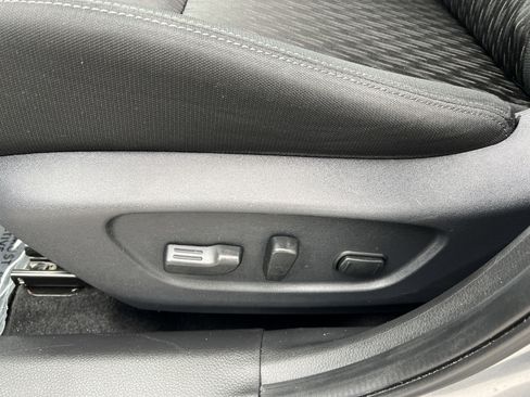 Used 2019 Nissan Rogue SV image 10