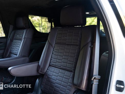 Used 2023 Cadillac Escalade V w/ LPO, ONYX Package image 30