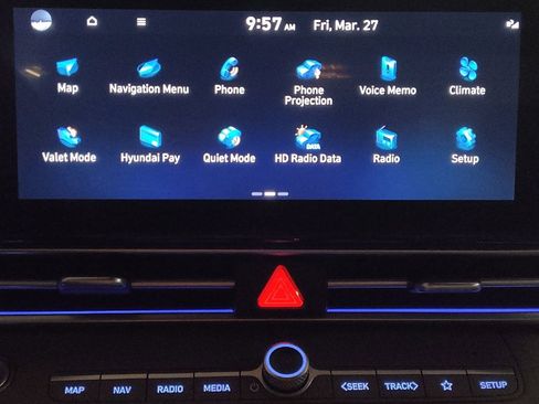 Used 2025 Hyundai Elantra SEL image 25