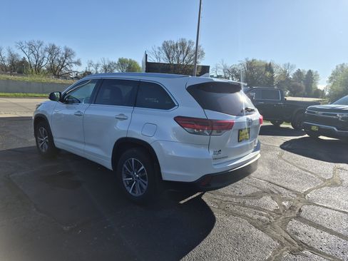 Used 2018 Toyota Highlander XLE AWD/4WD image 6