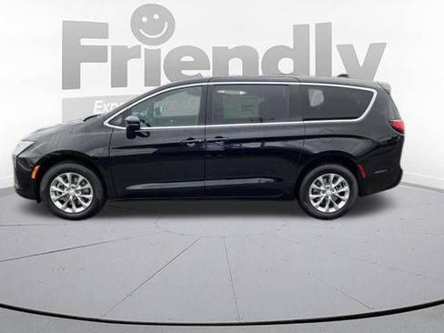 New 2027 Chrysler Pacifica Select w/ Family Tech Group AWD/4WD image 2