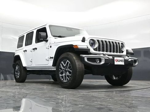 Used 2025 Jeep Wrangler Unlimited Sahara AWD/4WD image 53