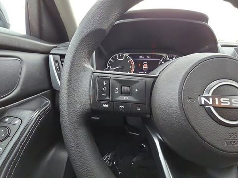 Used 2024 Nissan Rogue SV FWD image 11
