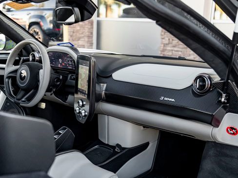 Used 2019 McLaren Senna RWD image 32