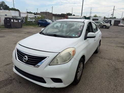 Used 2012 Nissan Versa SV FWD image 1