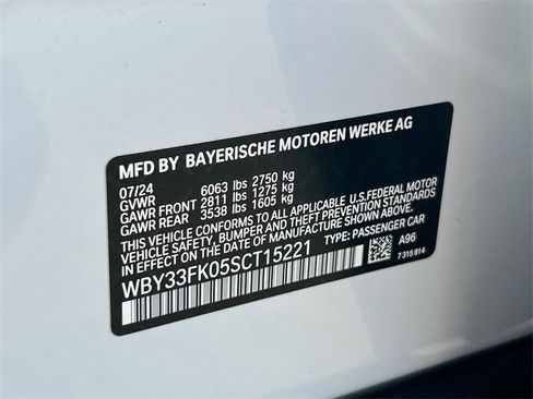 Certified 2025 BMW i5 eDrive40i w/ Premium Package image 23