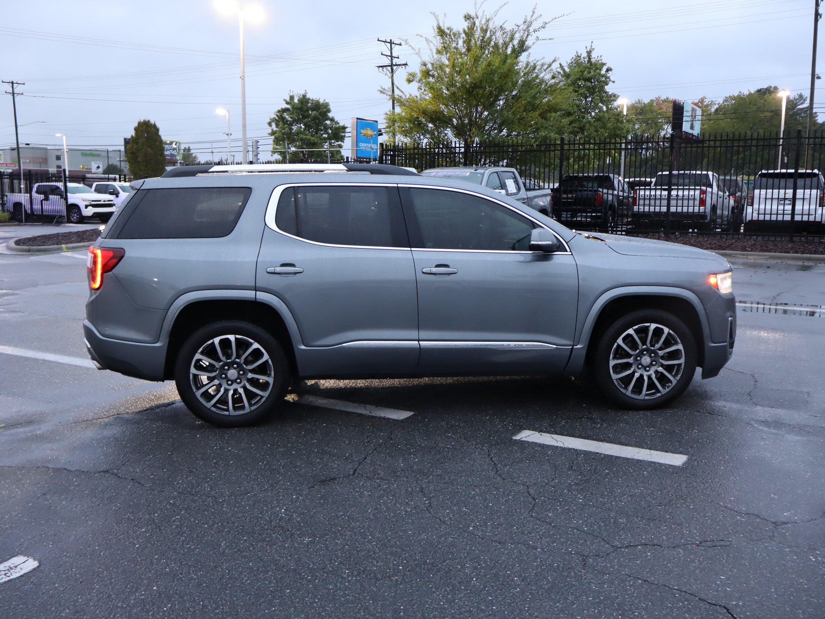 Used 2021 GMC Acadia Denali w/ Denali Ultimate Package AWD/4WD image 22