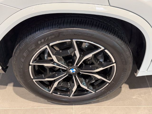 Used 2024 BMW X4 xDrive30i w/ M Sport Package AWD/4WD image 11