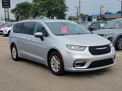 Used 2023 Chrysler Pacifica Touring-L