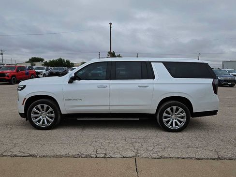 Used 2025 Chevrolet Suburban Premier RWD image 5
