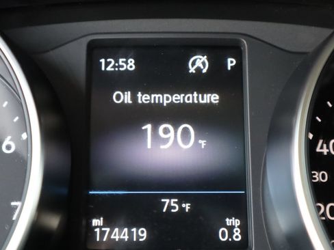 Used 2018 Volkswagen Tiguan SE AWD/4WD image 46