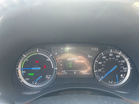 Used 2021 Toyota Highlander XLE AWD/4WD image 14