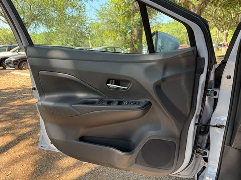 Used 2025 Nissan Versa SV image 18