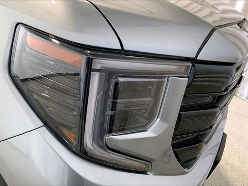 Used 2025 GMC Sierra 1500 Elevation image 12