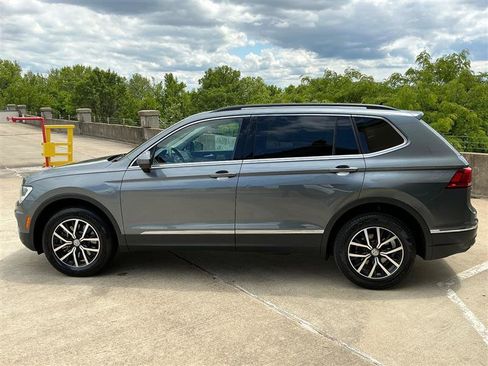 Used 2021 Volkswagen Tiguan SE R-Line FWD image 3