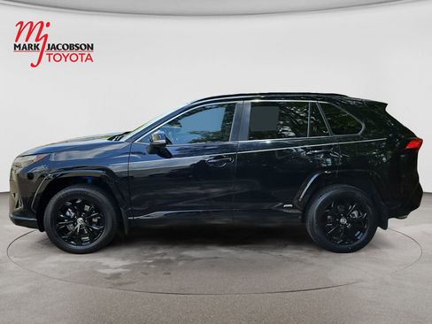 Used 2022 Toyota RAV4 SE AWD/4WD image 9