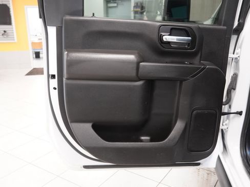 Used 2022 Chevrolet Silverado 2500 Custom w/ Custom Value Package AWD/4WD image 18