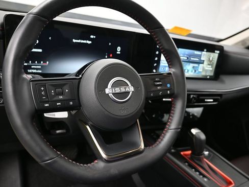 Used 2025 Nissan Kicks SR w/ SR Premium Package FWD image 24