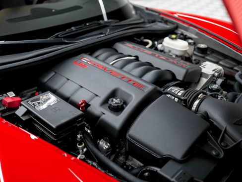 Used 2009 Chevrolet Corvette Coupe w/ Z51 Performance Package RWD image 79