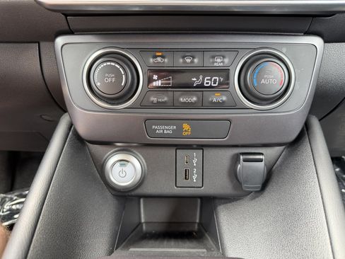 Used 2025 Nissan Leaf S FWD image 22