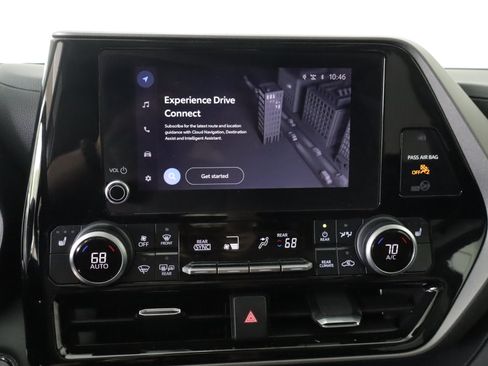 Used 2023 Toyota Highlander XLE AWD/4WD image 16