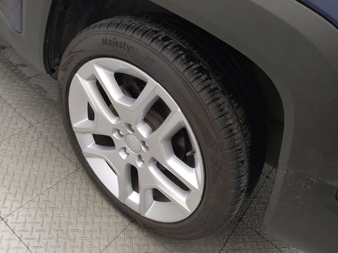 Used 2021 Jeep Renegade Latitude FWD image 31