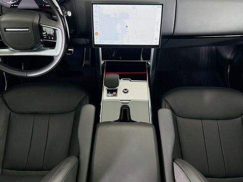 Used 2025 Land Rover Range Rover Long Wheelbase SE image 17