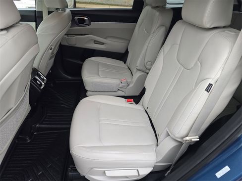 Used 2025 Kia Sorento EX image 15