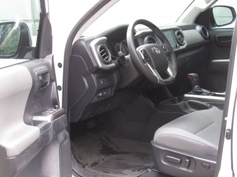 Used 2023 Toyota Tacoma SR5 RWD image 13