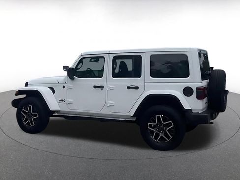 Used 2025 Jeep Wrangler Unlimited Sahara AWD/4WD image 9