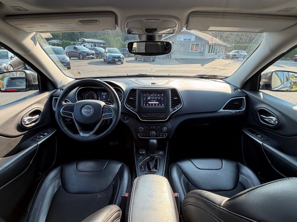 Used 2019 Jeep Cherokee Latitude Plus w/ Comfort/Convenience Group AWD/4WD image 27