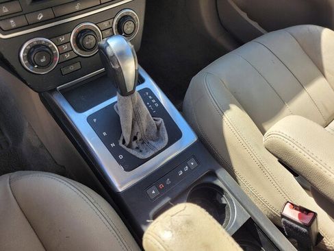 Used 2014 Land Rover LR2 image 18