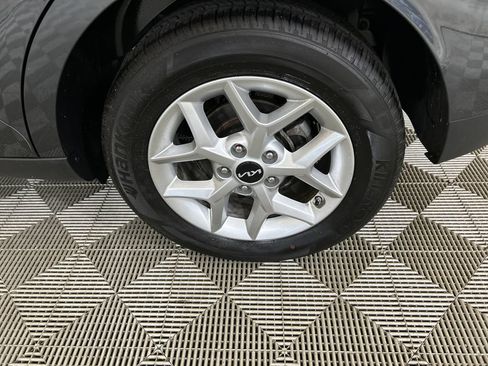 Used 2025 Kia Soul LX w/ LX Technology Package FWD image 10