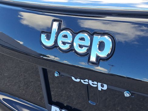 Used 2020 Jeep Compass Latitude w/ Popular Equipment Group image 9