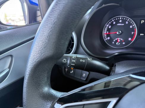 Used 2022 Kia Forte LXS w/ LXS Technology Package FWD image 18