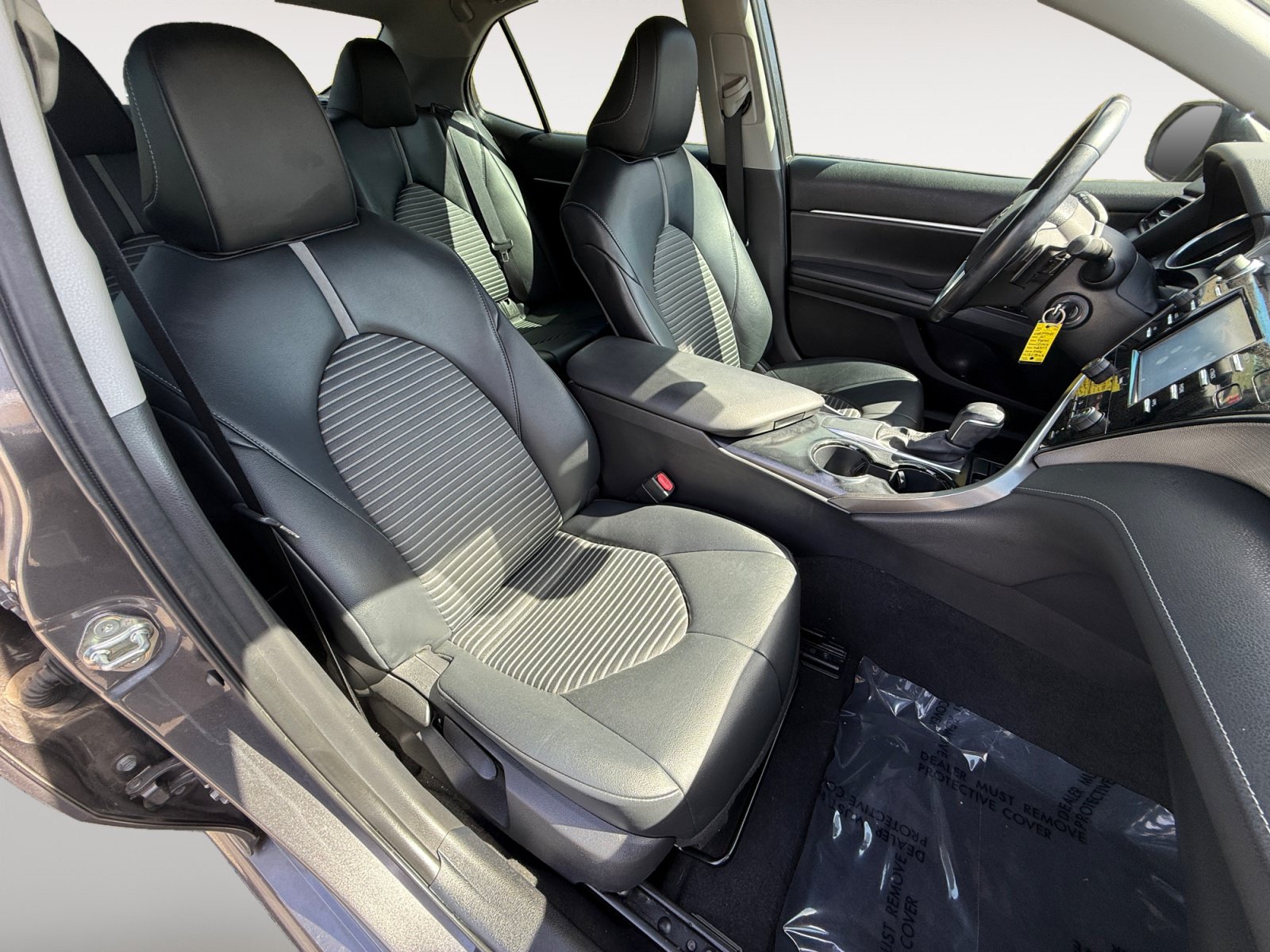 Used 2020 Toyota Camry SE FWD image 19