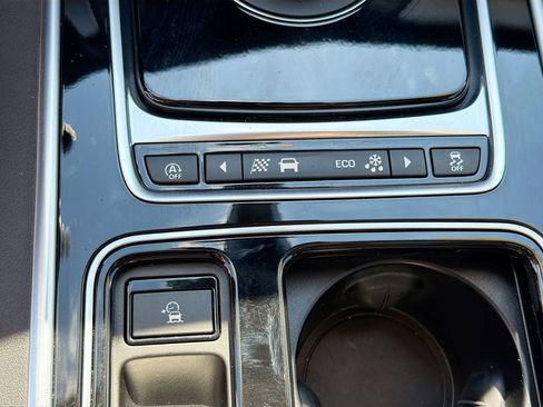 Used 2018 Jaguar XF Premium image 29