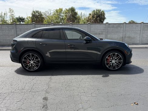 New 2026 Porsche Macan 4S Electric image 5