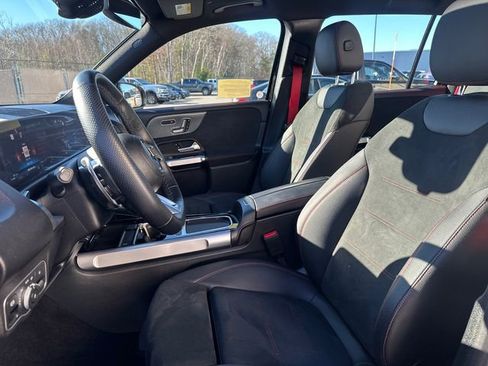 Used 2025 Mercedes-Benz GLB 35 AMG 4MATIC image 40