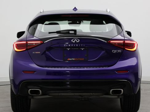 Used 2018 INFINITI QX30 Premium w/ Navigation Package FWD image 8
