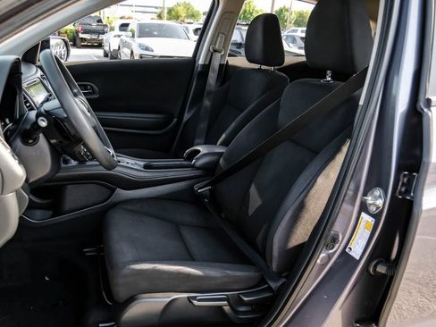 Used 2018 Honda HR-V EX image 37