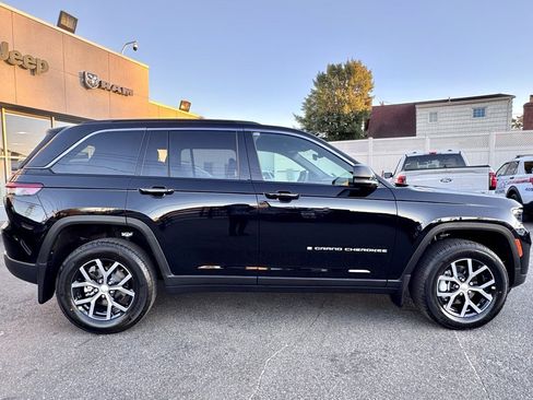 New 2025 Jeep Grand Cherokee Limited w/ MOPAR Finishing Package image 8