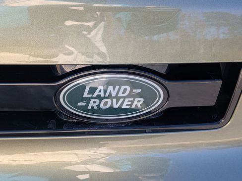 Used 2025 Land Rover Defender 110 X-Dynamic SE image 33