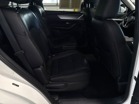 Used 2024 MAZDA CX-90 Plug-In Hybrid w/ Preferred AWD/4WD image 15