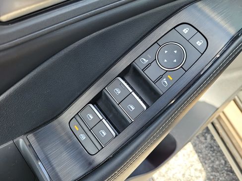Certified 2025 Nissan Rogue SL FWD image 11