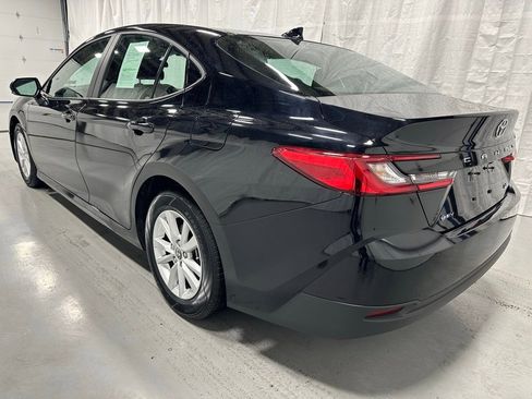 Used 2025 Toyota Camry LE image 5