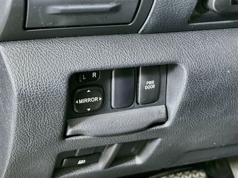 Used 2005 Lexus RX 330 FWD image 17