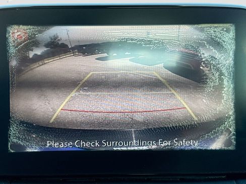 Used 2019 Toyota Yaris L image 13