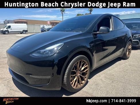 Used 2025 Tesla Model Y Long Range RWD image 1
