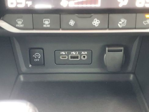 Used 2024 Nissan Sentra SR w/ SR Premium Package image 32